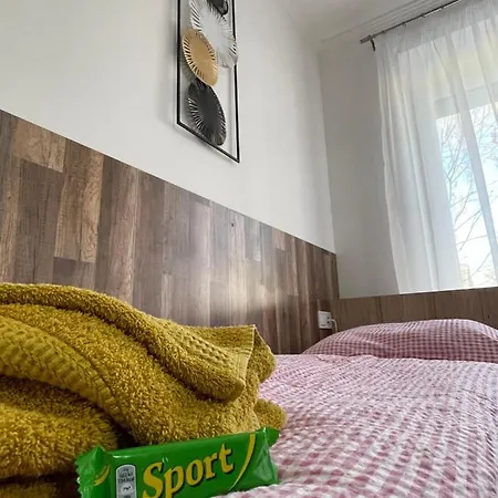 Dora Vendeghaz Csongrád