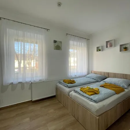 Apartment Dora Vendeghaz *