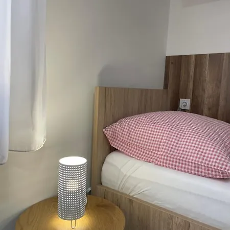 Dora Vendeghaz Apartment