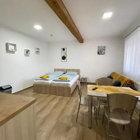 Dora Vendeghaz Apartment
