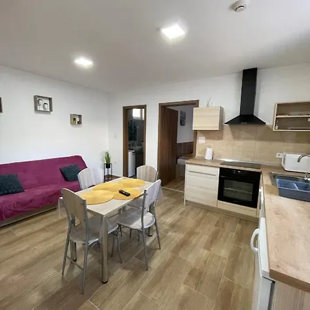 Dora Vendeghaz Apartment