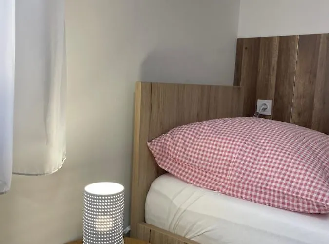 Dora Vendeghaz Apartament