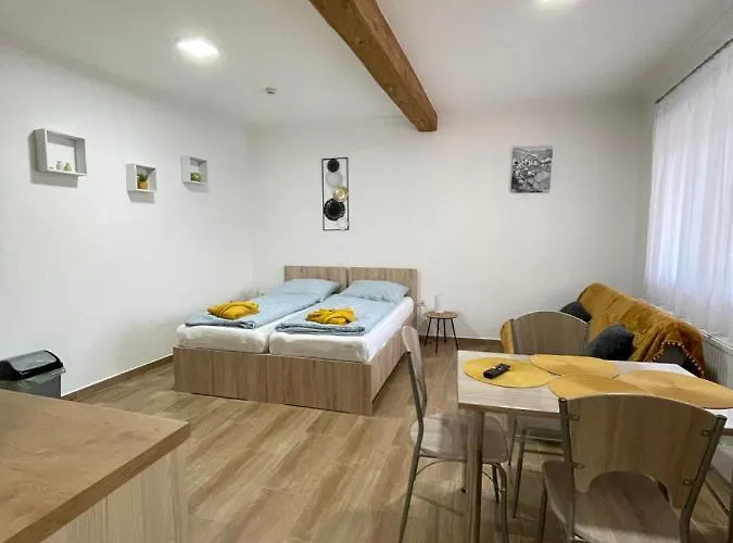 Dora Vendeghaz Apartament